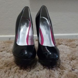 Signature Sole By Shoe Dazzle Size 6